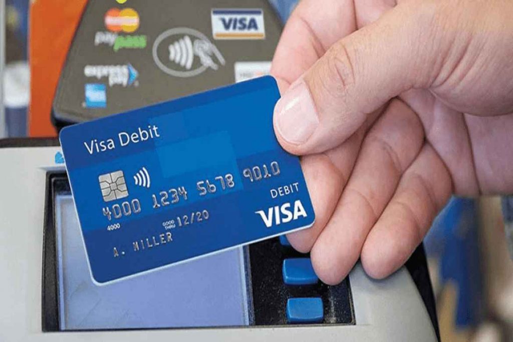 Làm thẻ ngân hàng nào không mất phí hàng tháng – Ficombank