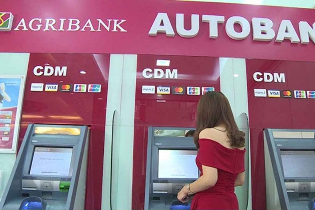 Hướng dẫn cách rút tiền ATM Agribank nhanh chóng, đơn giản.